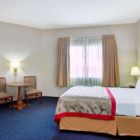 Hotel Ramada By Wyndham Hawthorne/Lax Zewnętrze zdjęcie